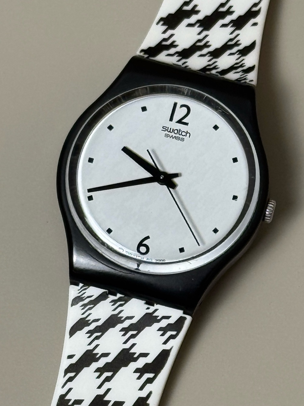 Swatch โFancy Vibesโ GB248 35mm analog watch